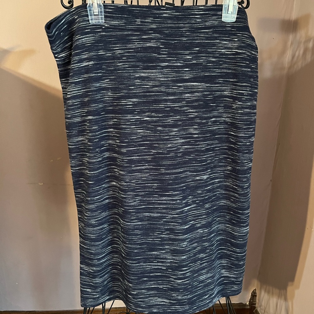 Maxi skirt. Stretchy material. Blue and white